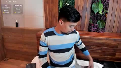 Snapshot of edward_maxx chatting on 11.16.25 Eduardo online show from 11.16.25