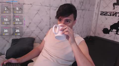 Snapshot of edward_maxx chatting on 11.22.25 Eduardo online show from 11.22.25