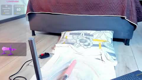 Snapshot of edward_maxx chatting on 11.27.25 Eduardo online show from 11.27.25