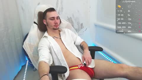 Snapshot of eesprit chatting on 02.08.25 Daniel and Alex online show from 02.08.25