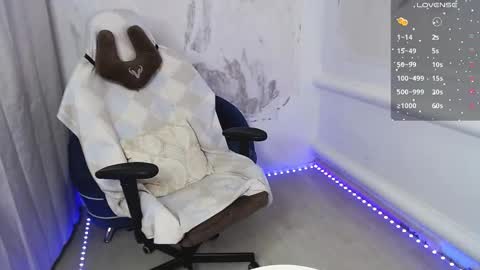 Snapshot of eesprit chatting on 03.04.25 Daniel and Alex online show from 03.04.25