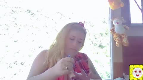 Snapshot of effata chatting on 10.09.25 effata online show from 10.09.25