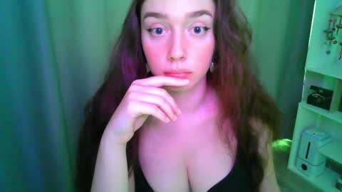 Snapshot of effie_balconii chatting on 10.01.25 effie_balconii online show from 10.01.25