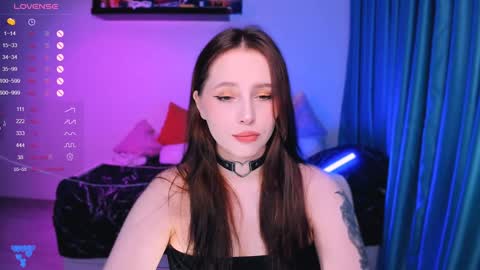 Snapshot of effie_lee chatting on 12.23.24 Effie online show from 12.23.24