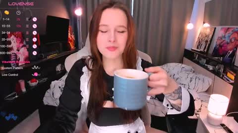 Snapshot of effie_lee chatting on 03.05.25 Effie online show from 03.05.25