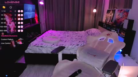 Snapshot of effie_lee chatting on 03.09.25 Effie online show from 03.09.25