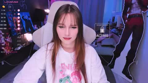 Snapshot of effie_lee chatting on 11.05.25 Effie online show from 11.05.25