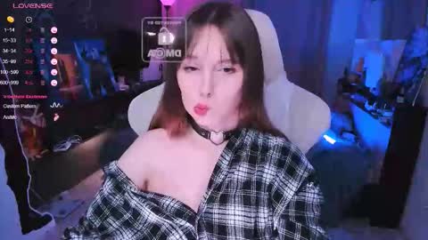 Snapshot of effie_lee chatting on 11.19.25 Effie online show from 11.19.25