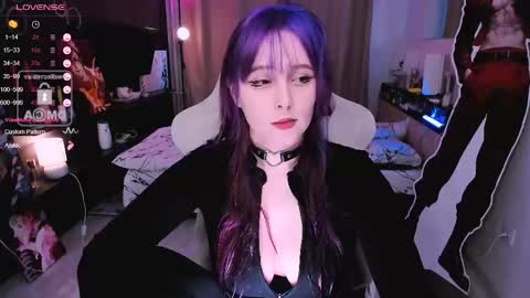 Snapshot of effie_lee chatting on 12.01.25 Effie online show from 12.01.25