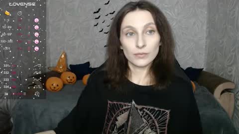 Snapshot of effy_gray chatting on 10.27.25 Anna online show from 10.27.25