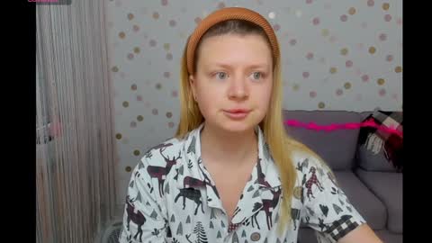 Snapshot of effyangel chatting on 12.25.24 Effy online show from 12.25.24