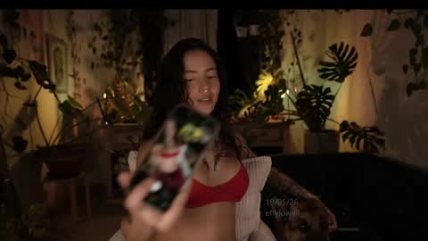 Effy online show from 05.19.26