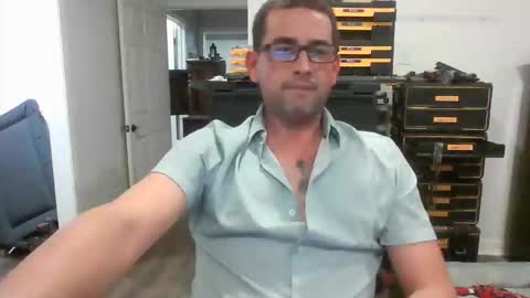 Snapshot of eguevara555500 chatting on 04.15.26 SilverBulture online show from 04.15.26