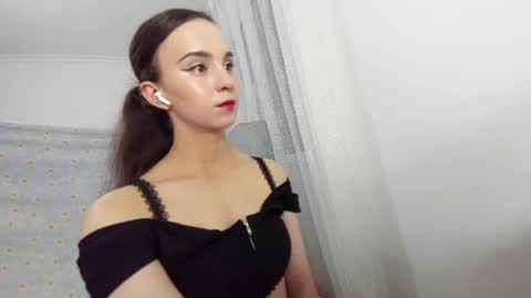 Snapshot of ehotlovea chatting on 06.24.26 Erik and Alice online show from 06.24.26