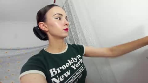 Snapshot of ehotlovea chatting on 07.18.26 Erik and Alice online show from 07.18.26