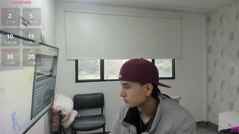 Snapshot of eidan_tay chatting on 05.10.26 eidan_tay online show from 05.10.26