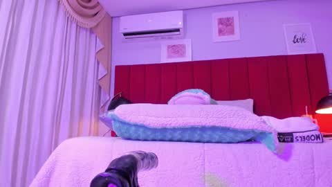 Snapshot of eimy_jones_ chatting on 09.20.25 Eimy online show from 09.20.25