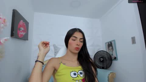 Snapshot of eimy_skinny chatting on 10.30.25 eimy online show from 10.30.25