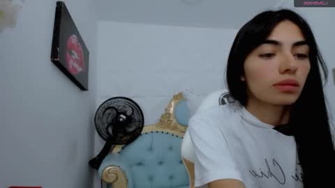 Snapshot of eimy_skinny chatting on 01.16.26 eimy online show from 01.16.26