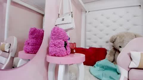 Snapshot of eimy_skinny chatting on 02.20.26 eimy online show from 02.20.26