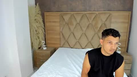 YG COUPLE online show from 07.04.26
