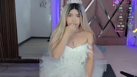 eimyaniston cute online show from 10.31.25