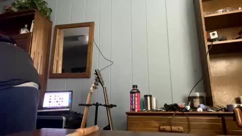 Snapshot of ejbooker11 chatting on 03.25.26 PiedPiper online show from 03.25.26