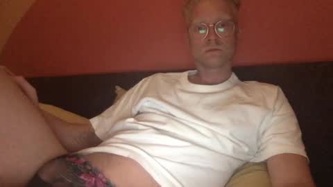 Snapshot of el_thunder chatting on 03.08.25 MrE online show from 03.08.25