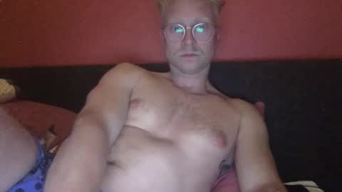 Snapshot of el_thunder chatting on 03.12.25 MrE online show from 03.12.25