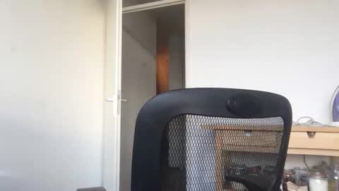 Snapshot of el_thunder chatting on 12.22.25 MrE online show from 12.22.25