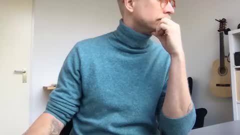 Snapshot of el_thunder chatting on 02.02.26 MrE online show from 02.02.26