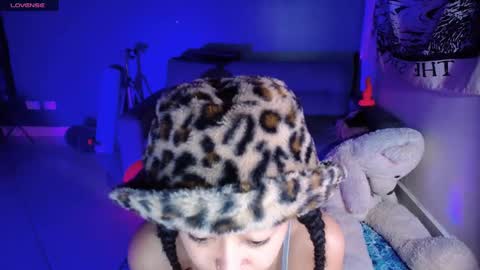 Snapshot of ela_0 chatting on 01.03.25 Ela Help me reach 100 thumbs up online show from 01.03.25