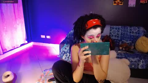 Snapshot of ela_0 chatting on 03.08.25 Ela Help me reach 100 thumbs up online show from 03.08.25