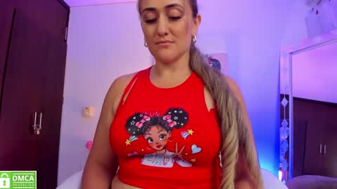 Snapshot of ela_ps chatting on 01.11.25 LOREIN online show from 01.11.25
