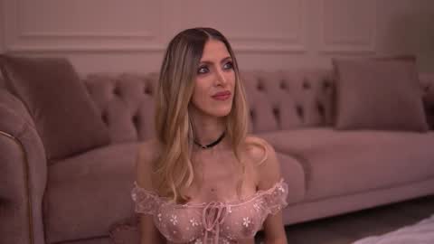 Ella online show from 11.06.25