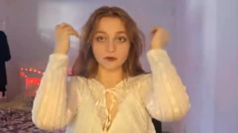 Snapshot of eladiapargo chatting on 10.21.25 Maya online show from 10.21.25