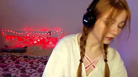 Snapshot of eladiapargo chatting on 10.24.25 Maya online show from 10.24.25