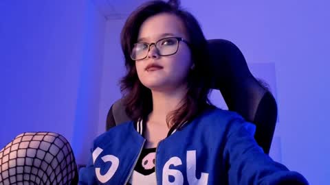 Snapshot of elainebeness chatting on 12.15.24 Your sweet girl online show from 12.15.24