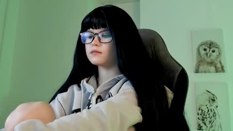 Snapshot of elainebeness chatting on 12.15.24 Your sweet girl online show from 12.15.24