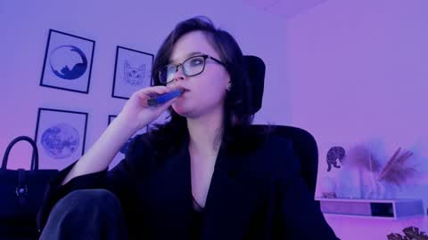 Snapshot of elainebeness chatting on 12.17.24 Your sweet girl online show from 12.17.24