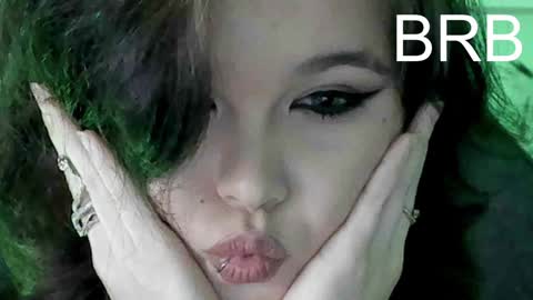 Snapshot of elainebeness chatting on 12.19.24 Your sweet girl online show from 12.19.24