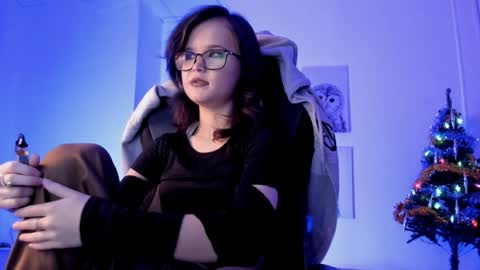 Snapshot of elainebeness chatting on 12.20.24 Your sweet girl online show from 12.20.24