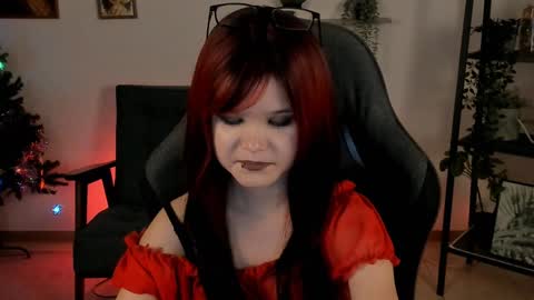 Snapshot of elainebeness chatting on 12.29.24 Your sweet girl online show from 12.29.24