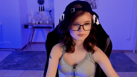 Snapshot of elainebeness chatting on 01.11.25 Your sweet girl online show from 01.11.25