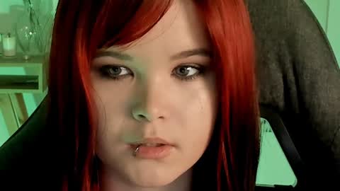 Snapshot of elainebeness chatting on 01.12.25 Your sweet girl online show from 01.12.25