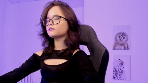 Snapshot of elainebeness chatting on 01.17.25 Your sweet girl online show from 01.17.25