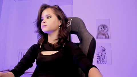 Snapshot of elainebeness chatting on 01.17.25 Your sweet girl online show from 01.17.25