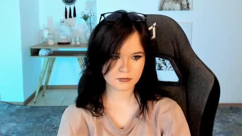 Snapshot of elainebeness chatting on 03.01.25 Your sweet girl online show from 03.01.25