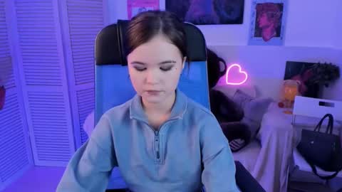 Snapshot of elainebeness chatting on 09.11.25 Your sweet girl online show from 09.11.25