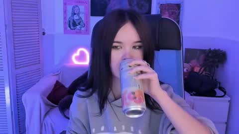 Snapshot of elainebeness chatting on 11.09.25 Your sweet girl online show from 11.09.25